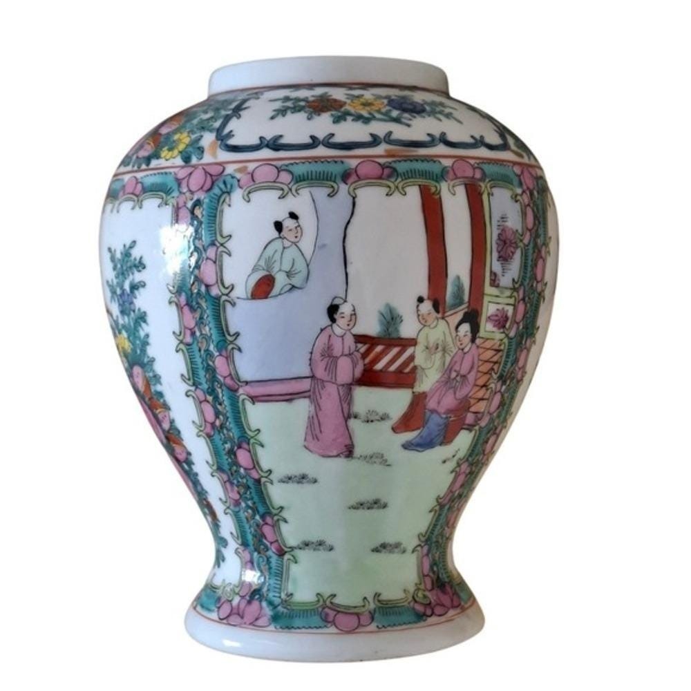 Vintage Chinese Family Rose Medallion Hand-Painted Asian Porcelain Vase